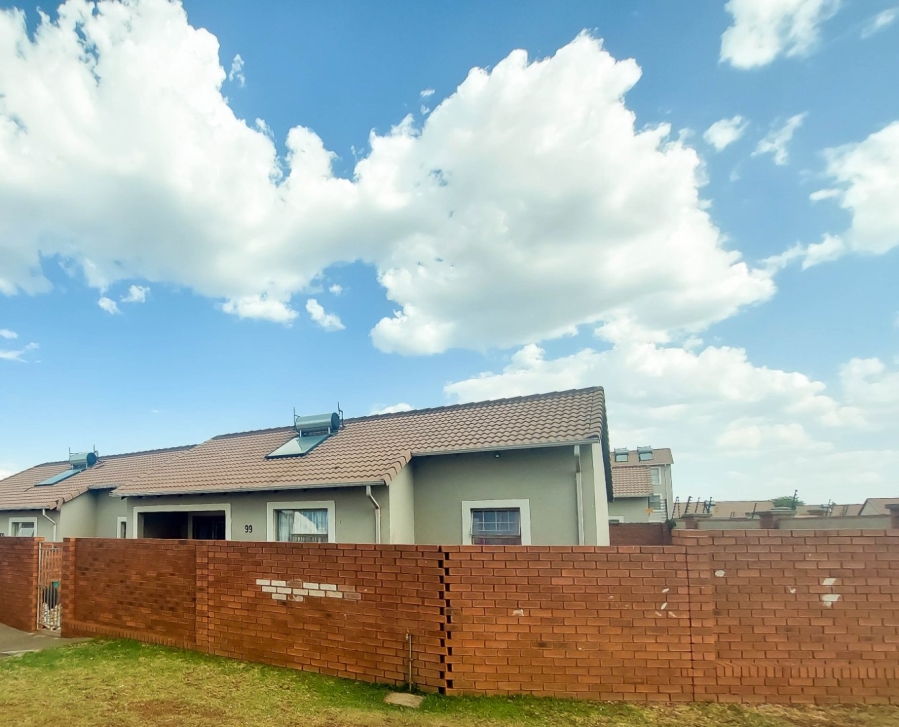 3 Bedroom Property for Sale in Monavoni Gauteng