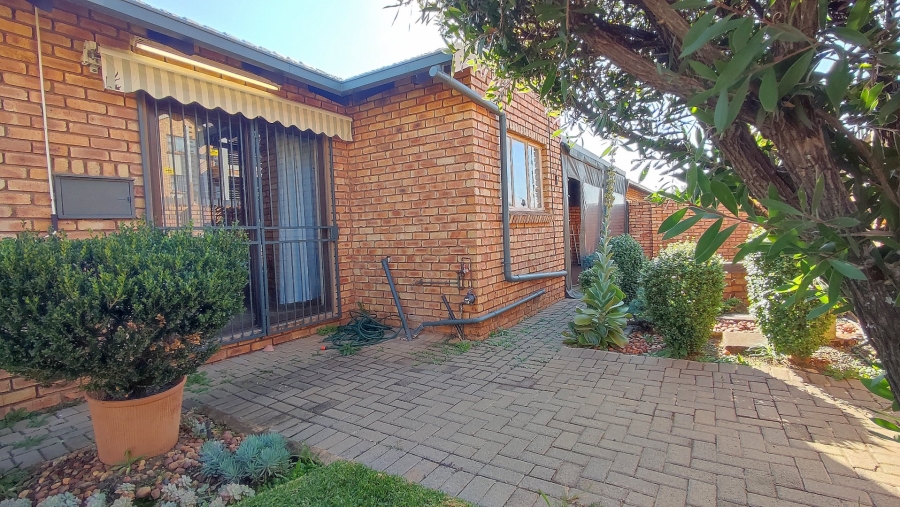 3 Bedroom Property for Sale in Amberfield Gauteng
