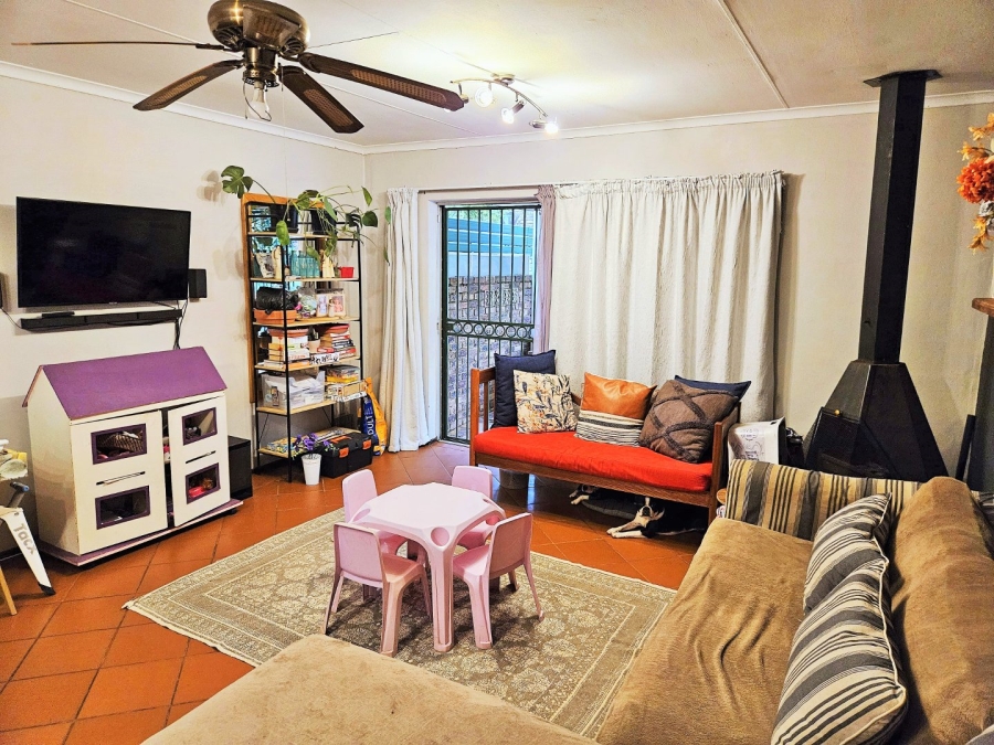 3 Bedroom Property for Sale in Die Hoewes Gauteng