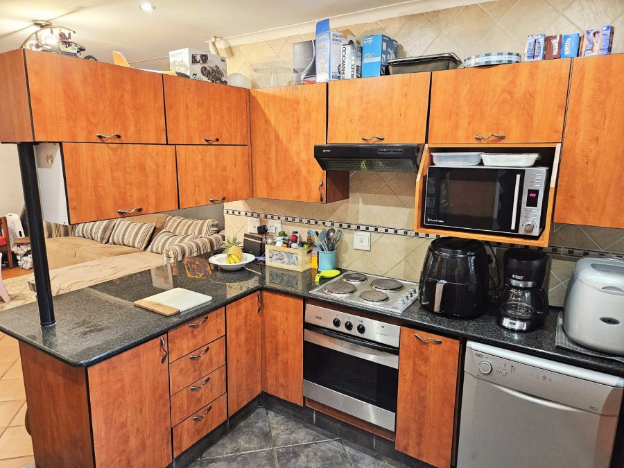 3 Bedroom Property for Sale in Die Hoewes Gauteng