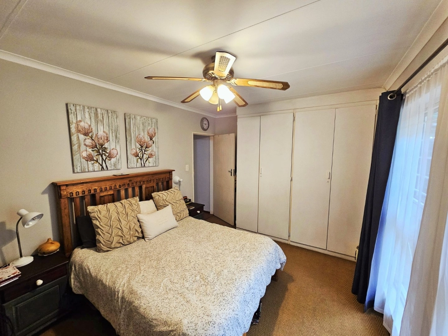 3 Bedroom Property for Sale in Die Hoewes Gauteng