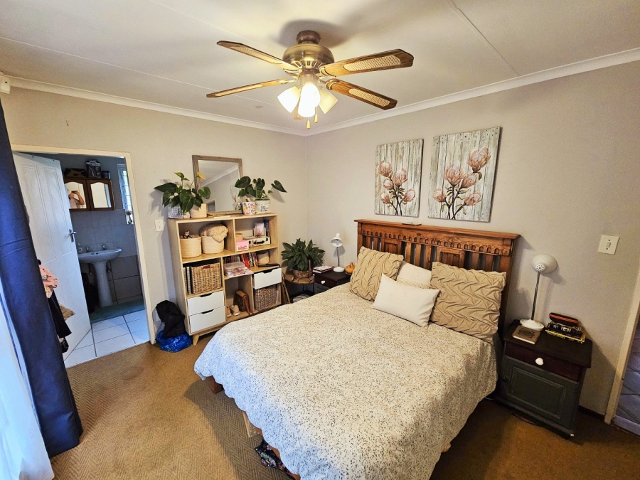 3 Bedroom Property for Sale in Die Hoewes Gauteng