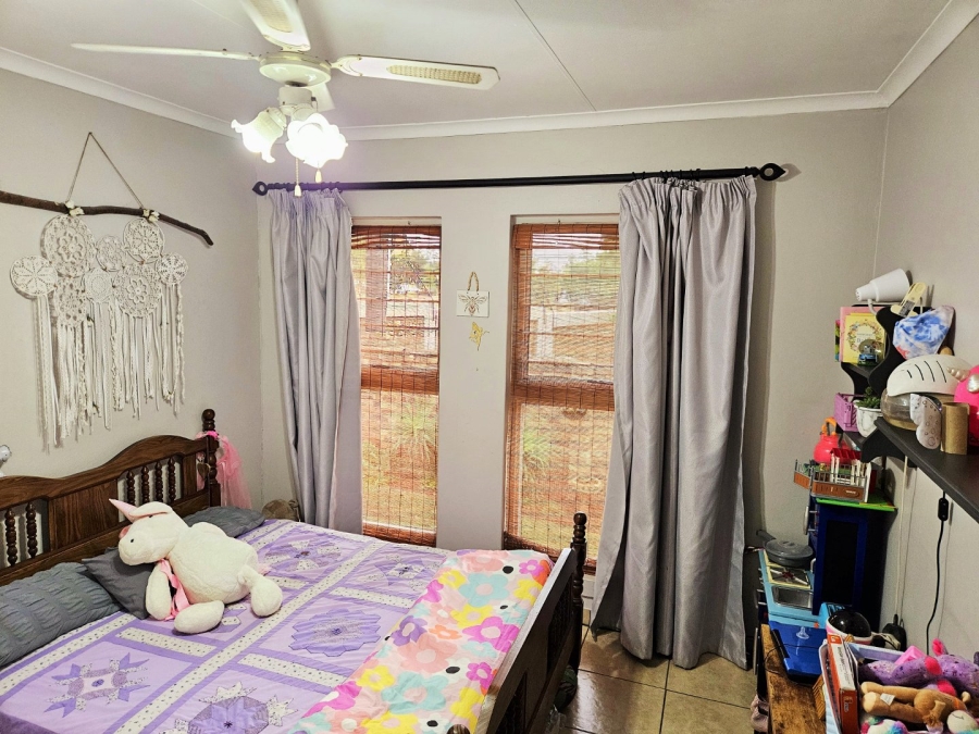 3 Bedroom Property for Sale in Die Hoewes Gauteng