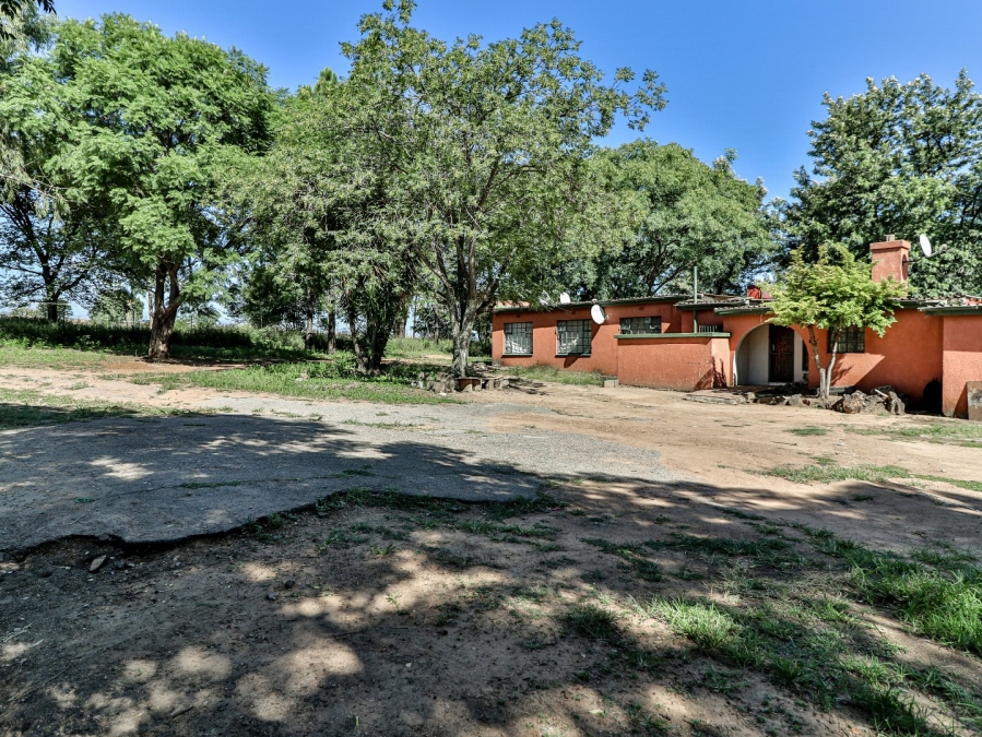  Bedroom Property for Sale in Lanseria Gauteng