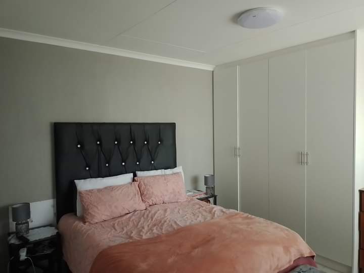 3 Bedroom Property for Sale in Azaadville Gardens Gauteng