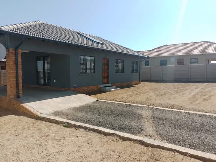 3 Bedroom Property for Sale in Azaadville Gardens Gauteng