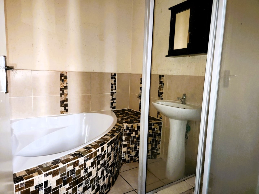 2 Bedroom Property for Sale in Comet Gauteng