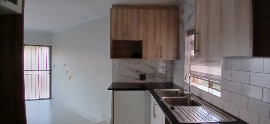 To Let 2 Bedroom Property for Rent in Heuweloord Gauteng