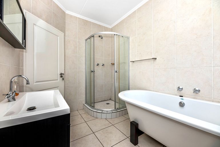 To Let 3 Bedroom Property for Rent in Greenstone Ridge Gauteng