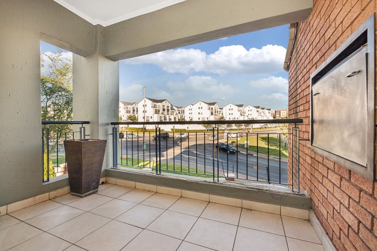 To Let 3 Bedroom Property for Rent in Greenstone Ridge Gauteng