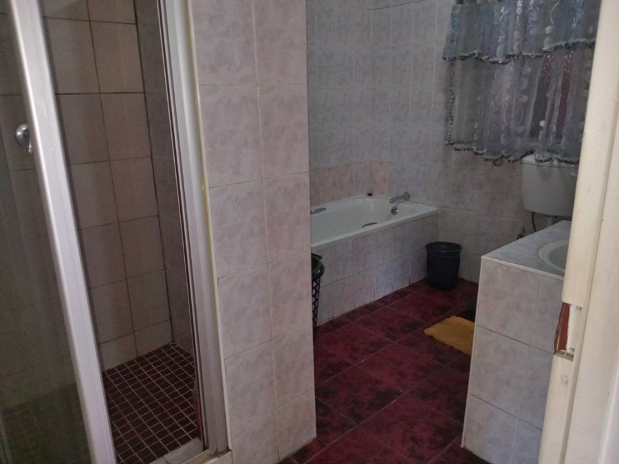 4 Bedroom Property for Sale in Mackenzie Park Gauteng