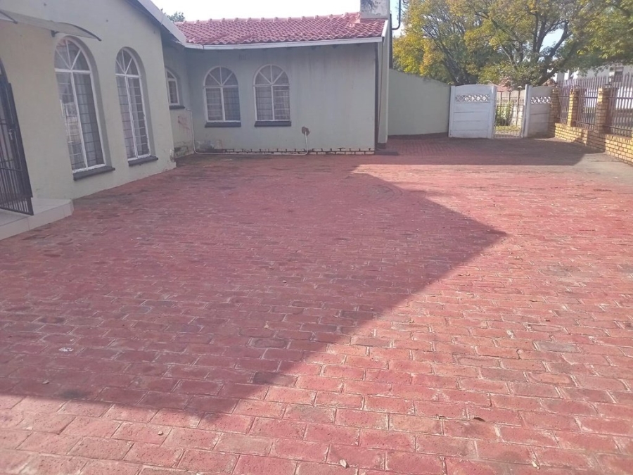 4 Bedroom Property for Sale in Mackenzie Park Gauteng