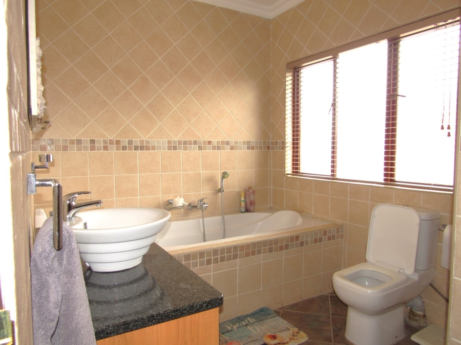 4 Bedroom Property for Sale in Eldo Meadows Gauteng