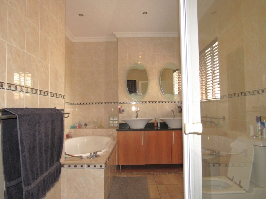 4 Bedroom Property for Sale in Eldo Meadows Gauteng