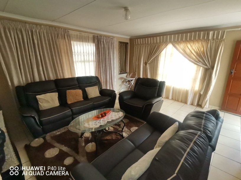 To Let 3 Bedroom Property for Rent in The Orchards Gauteng