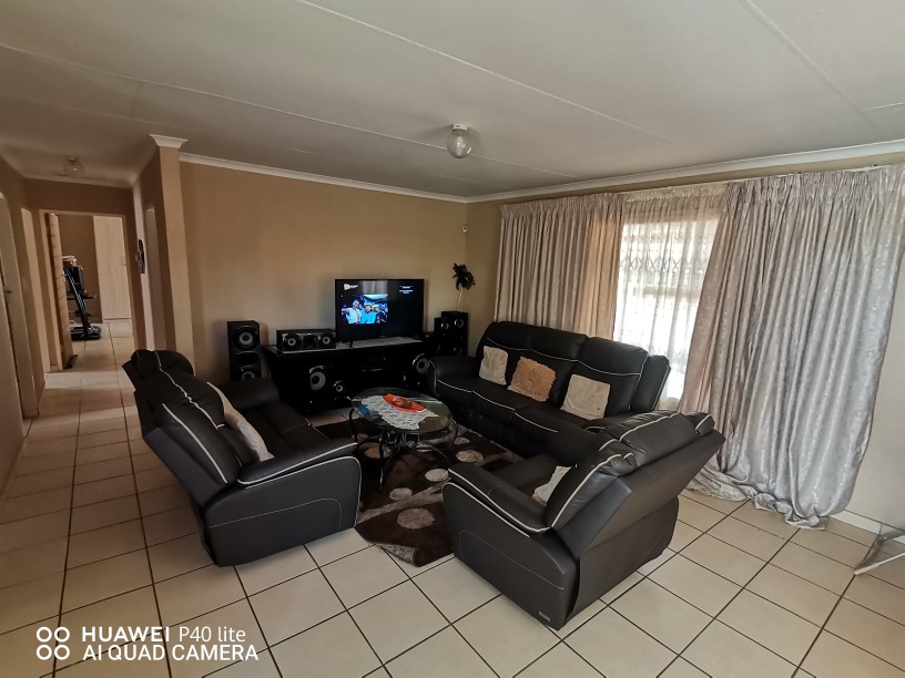 To Let 3 Bedroom Property for Rent in The Orchards Gauteng