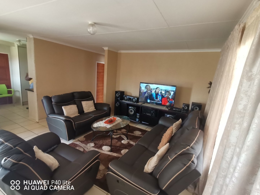 To Let 3 Bedroom Property for Rent in The Orchards Gauteng