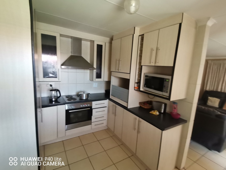 To Let 3 Bedroom Property for Rent in The Orchards Gauteng