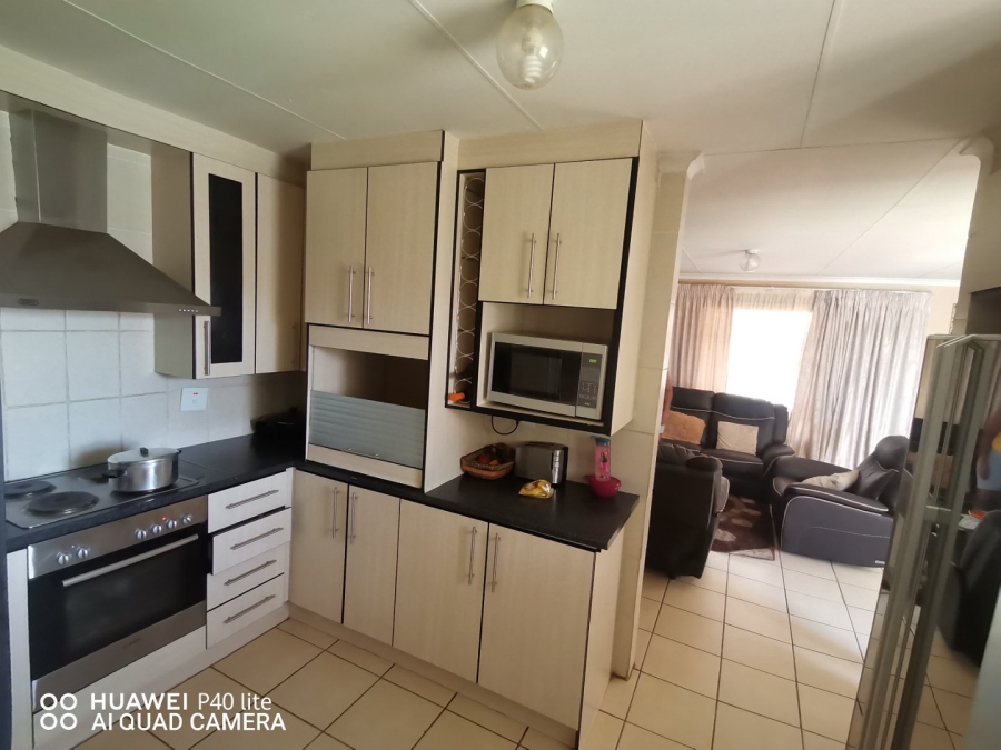 To Let 3 Bedroom Property for Rent in The Orchards Gauteng