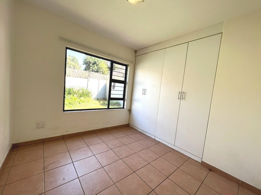 To Let 2 Bedroom Property for Rent in Fairland Gauteng
