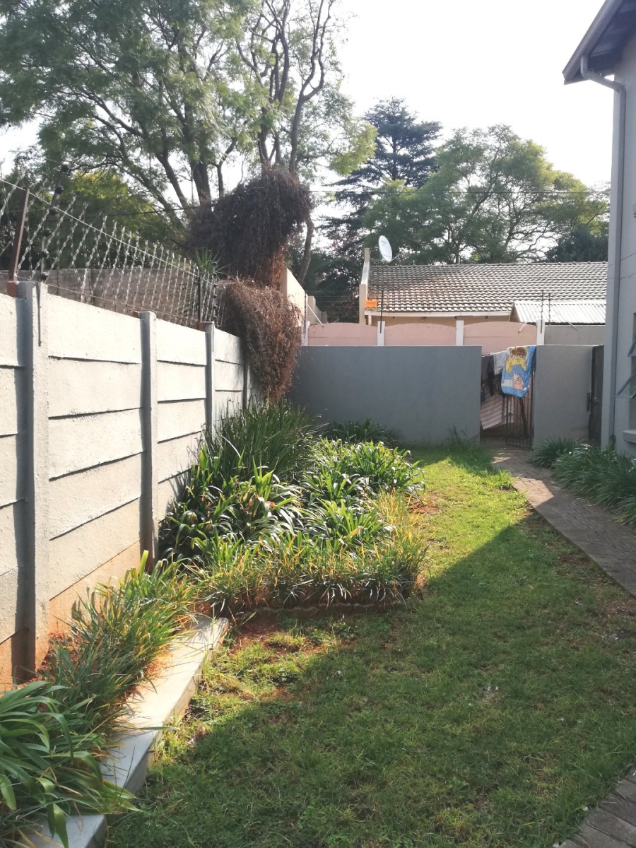 To Let 2 Bedroom Property for Rent in Fairland Gauteng