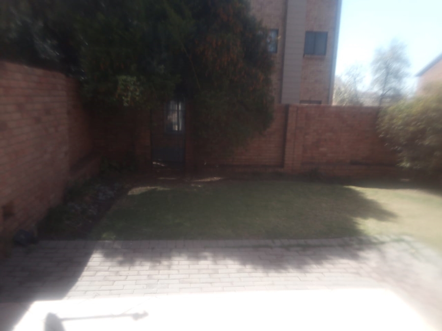To Let 2 Bedroom Property for Rent in Eco Park Gauteng