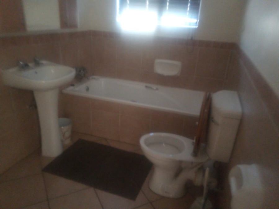 To Let 2 Bedroom Property for Rent in Eco Park Gauteng