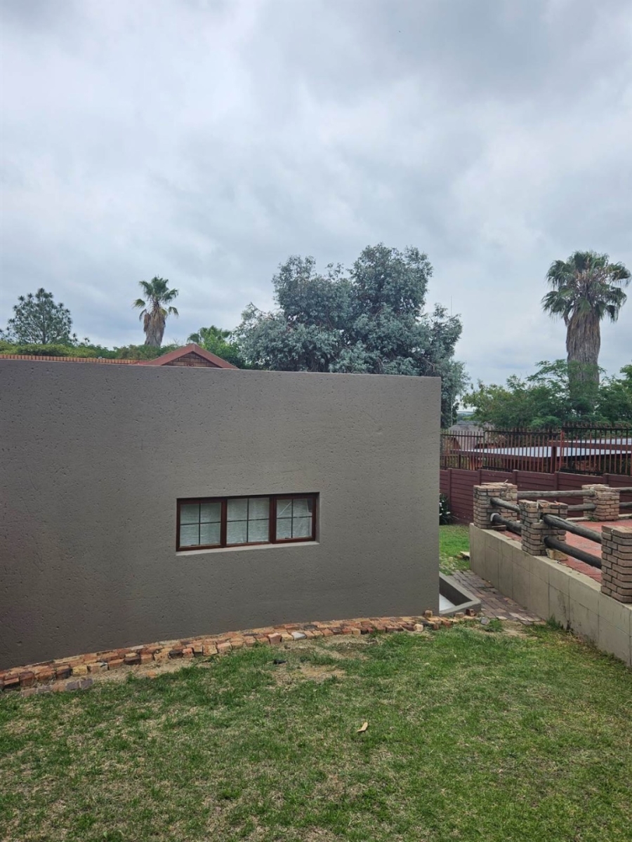 To Let 1 Bedroom Property for Rent in Douglasdale Gauteng
