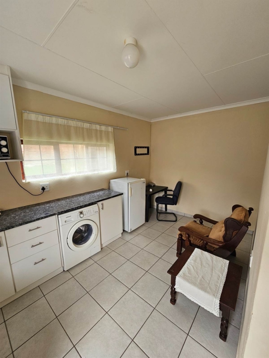 To Let 1 Bedroom Property for Rent in Douglasdale Gauteng