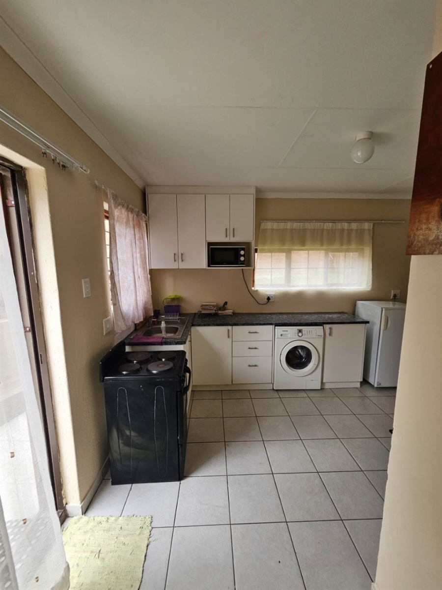 To Let 1 Bedroom Property for Rent in Douglasdale Gauteng