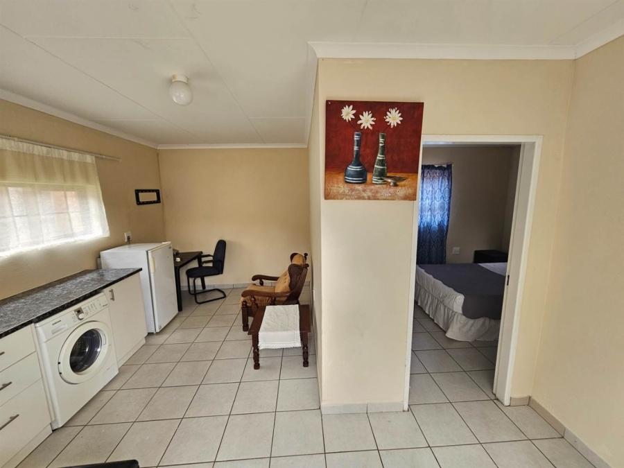 To Let 1 Bedroom Property for Rent in Douglasdale Gauteng