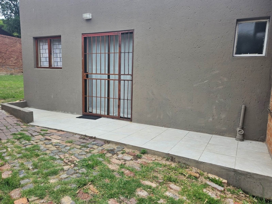 To Let 1 Bedroom Property for Rent in Douglasdale Gauteng