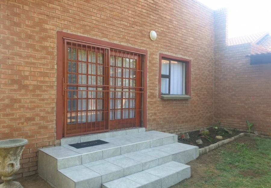 To Let 1 Bedroom Property for Rent in Douglasdale Gauteng