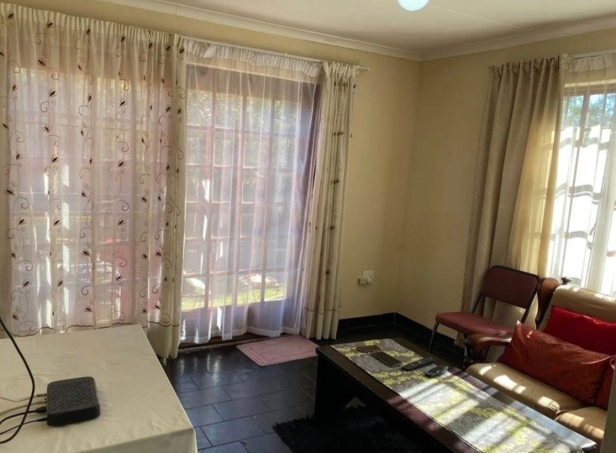 To Let 1 Bedroom Property for Rent in Douglasdale Gauteng