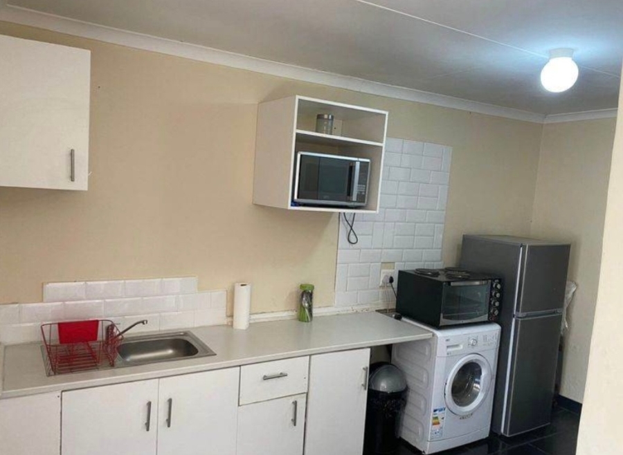 To Let 1 Bedroom Property for Rent in Douglasdale Gauteng