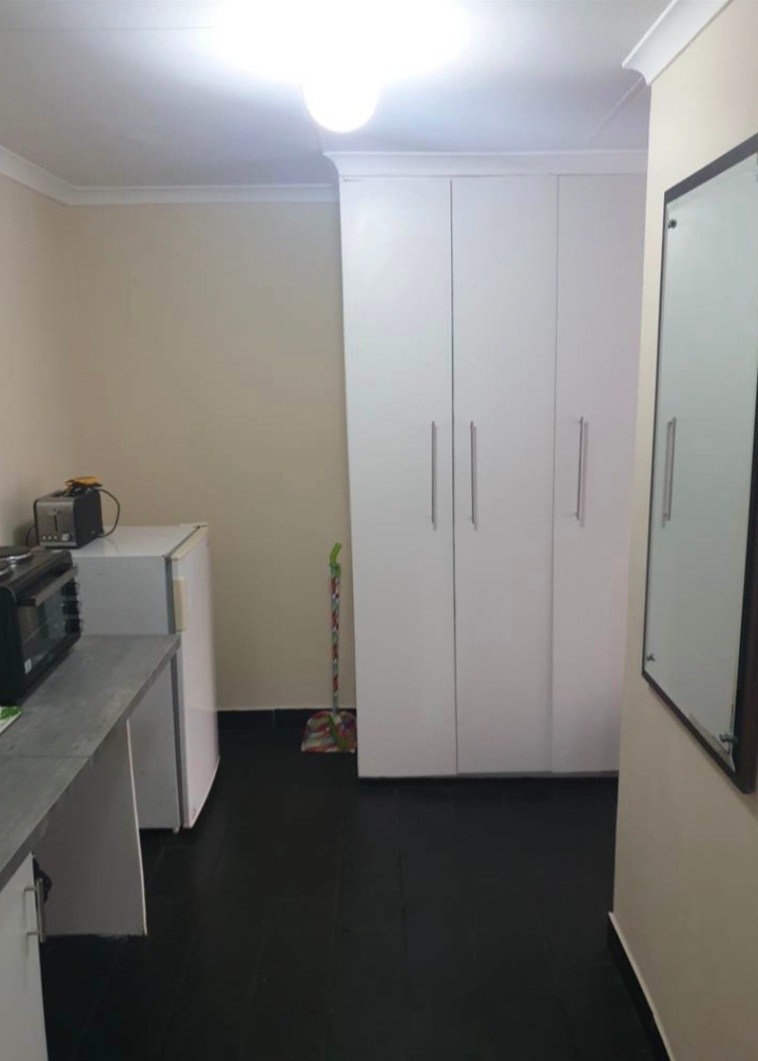 To Let 1 Bedroom Property for Rent in Douglasdale Gauteng