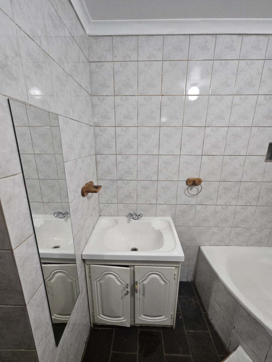 To Let  Bedroom Property for Rent in Douglasdale Gauteng