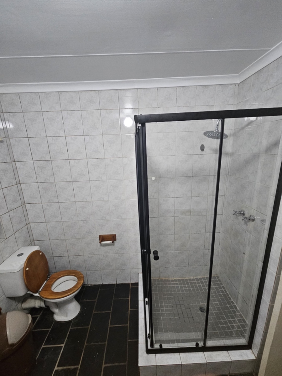 To Let  Bedroom Property for Rent in Douglasdale Gauteng