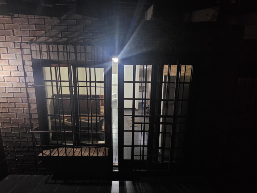 To Let  Bedroom Property for Rent in Douglasdale Gauteng