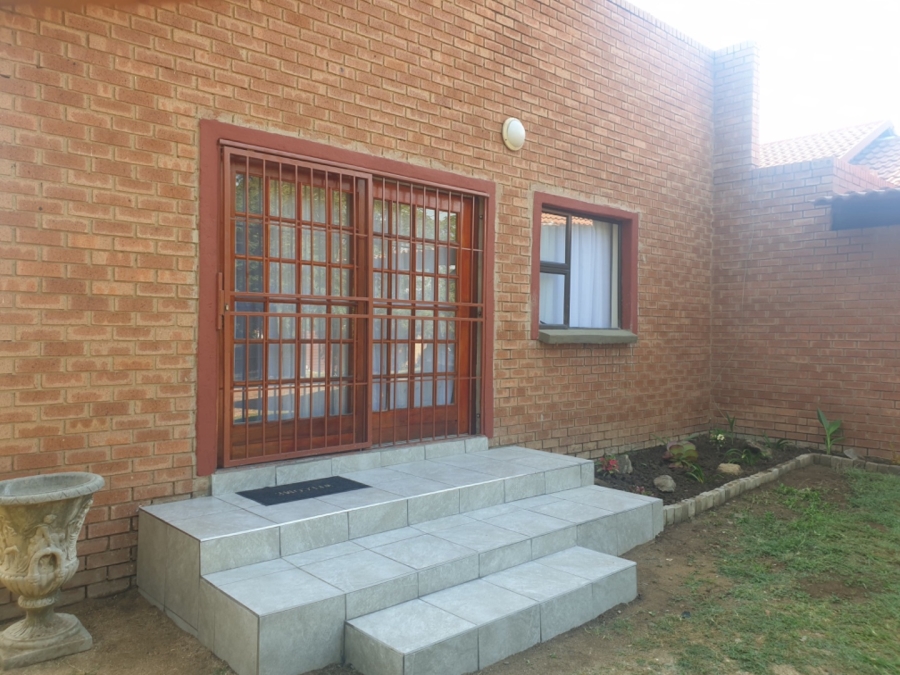 To Let  Bedroom Property for Rent in Douglasdale Gauteng