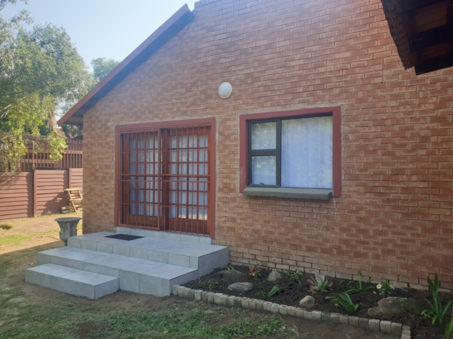 To Let  Bedroom Property for Rent in Douglasdale Gauteng