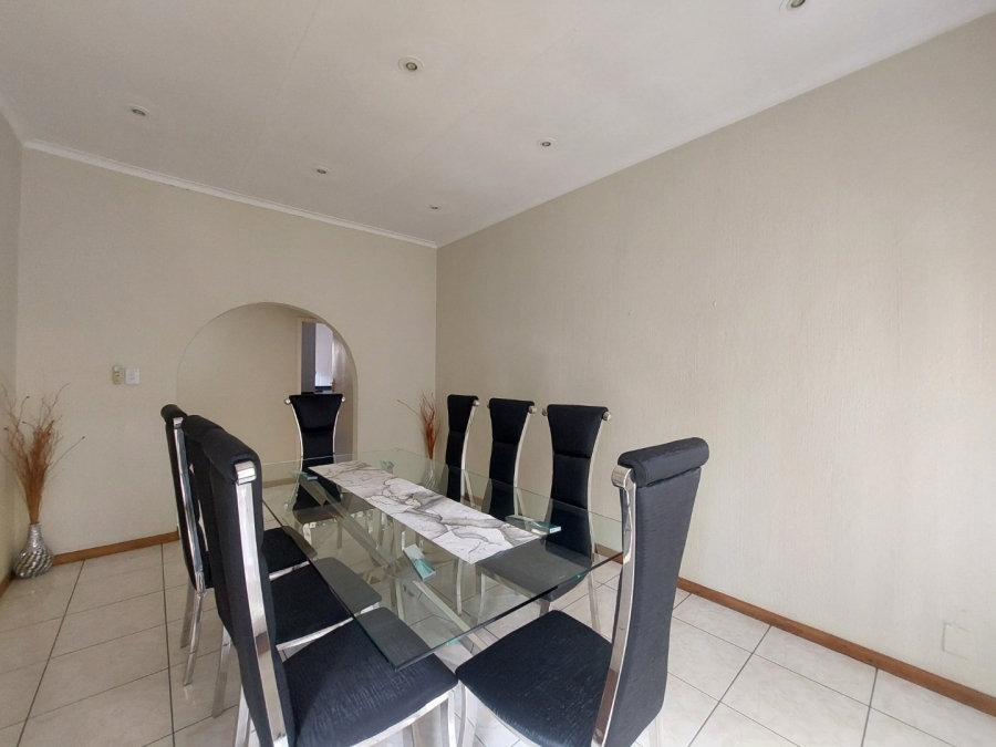 5 Bedroom Property for Sale in Gallo Manor Gauteng