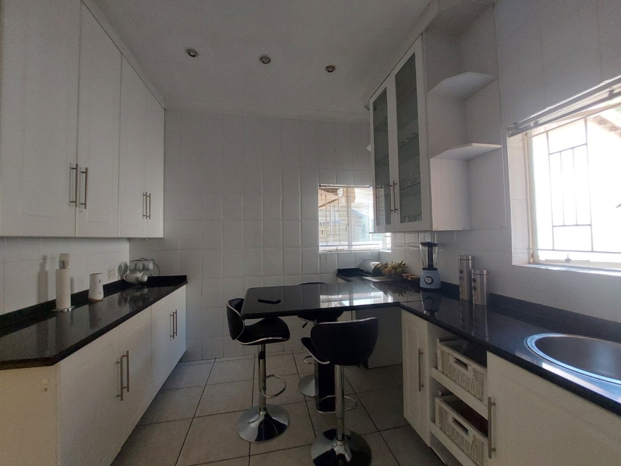 5 Bedroom Property for Sale in Gallo Manor Gauteng