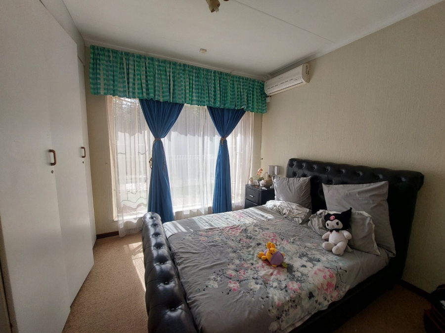 5 Bedroom Property for Sale in Gallo Manor Gauteng