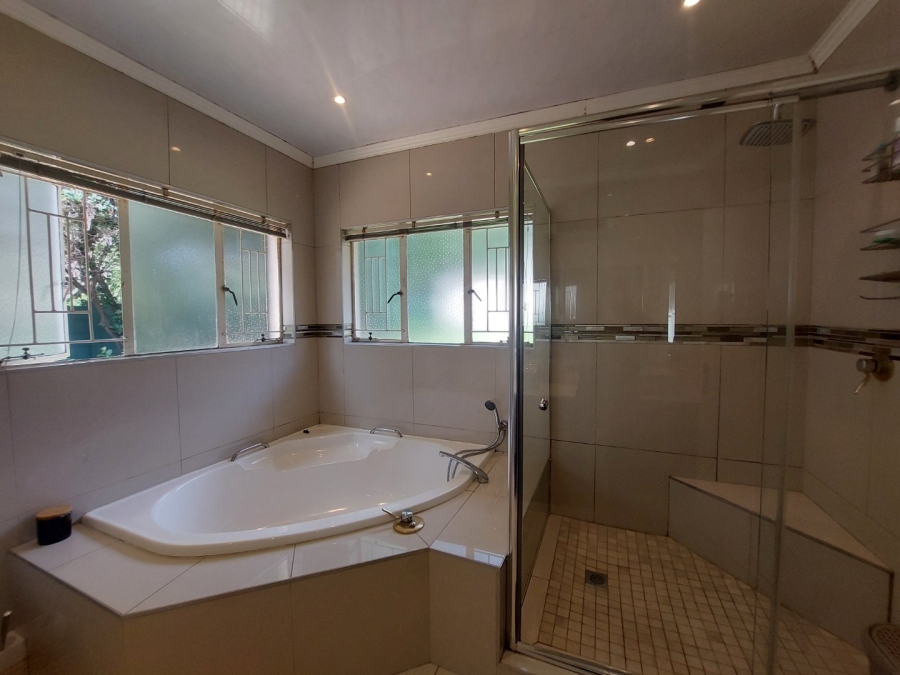 5 Bedroom Property for Sale in Gallo Manor Gauteng
