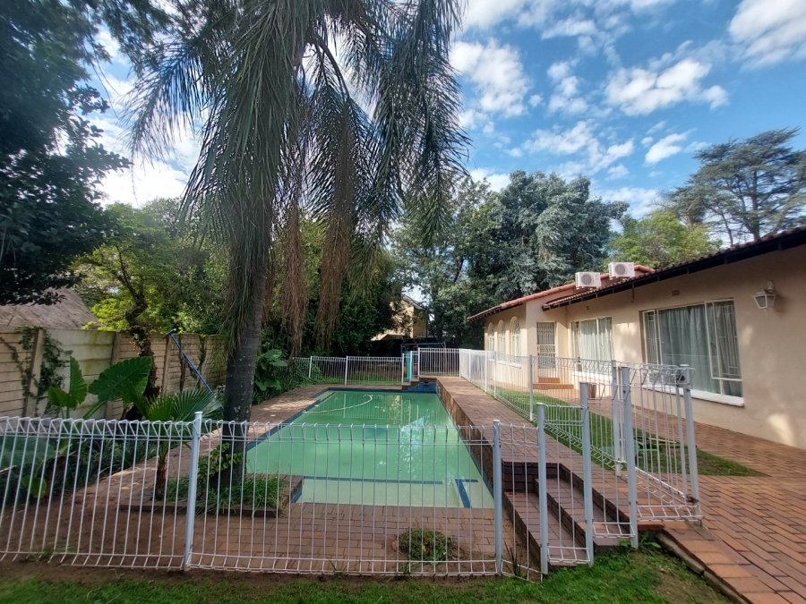 5 Bedroom Property for Sale in Gallo Manor Gauteng