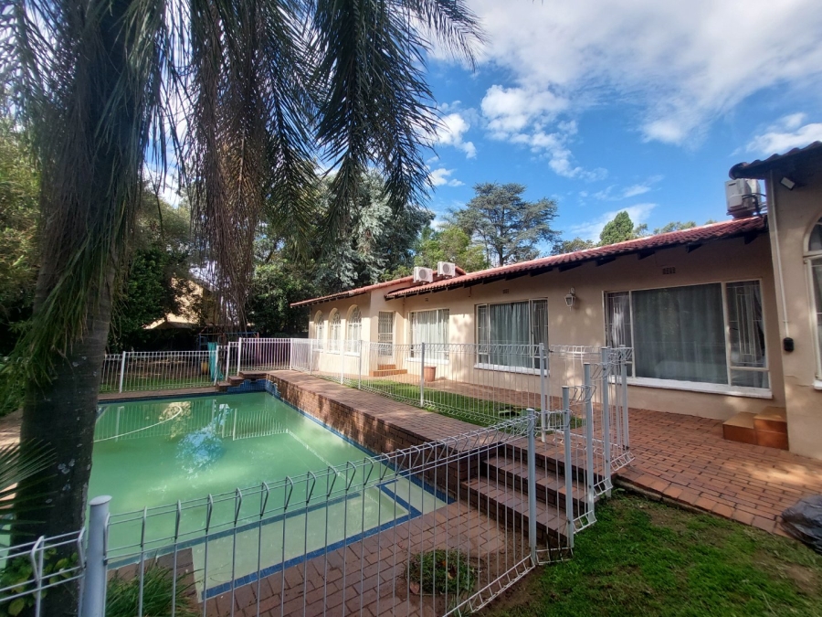 5 Bedroom Property for Sale in Gallo Manor Gauteng