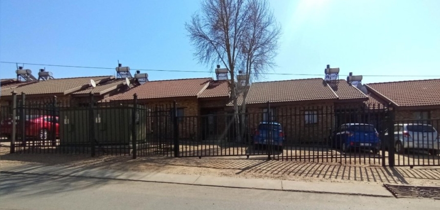 2 Bedroom Property for Sale in Olievenhoutbosch Gauteng