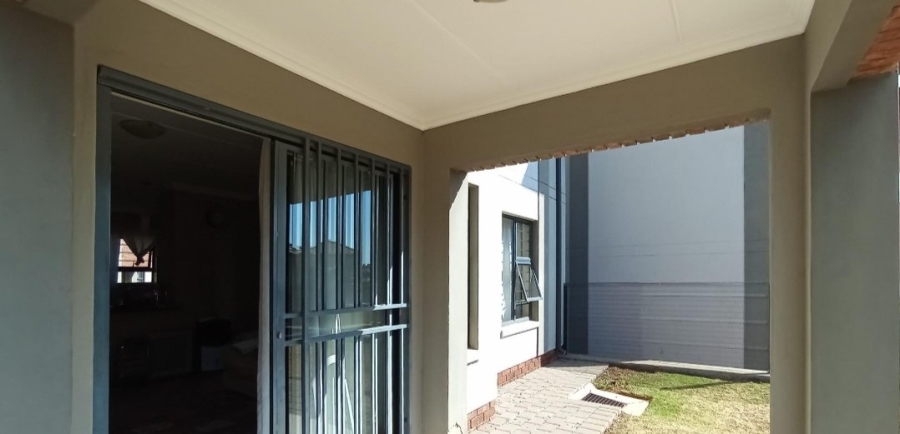 2 Bedroom Property for Sale in Amberfield Crest Estate Gauteng