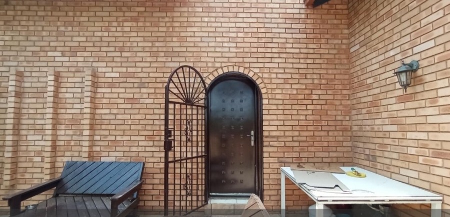4 Bedroom Property for Sale in Country View Gauteng